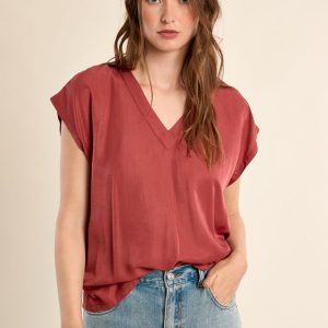 MOLLY BRACKEN T-Shirt Scollo A V